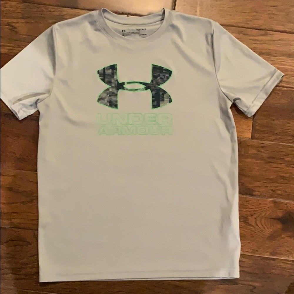 Boys Under Armor T-shirt